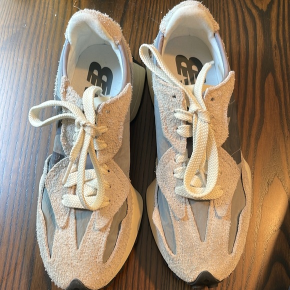 New Balance 327 grey like new. Men’s 7.5, Women’s 9. - Picture 3 of 6